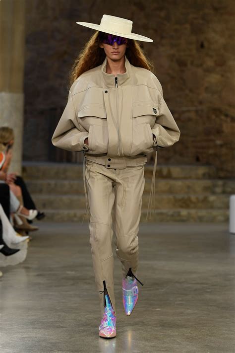 louis vuitton giche|Louis Vuitton’s cruise 2025 collection explores postmodern .